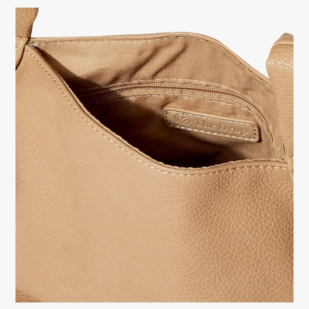 Chic Tan Women's Tote Bag - Picture 4 of 4